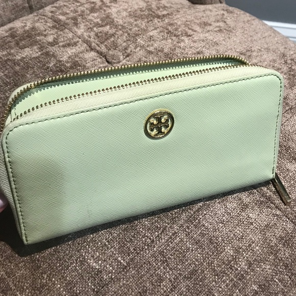 Tory Burch Robinson Zip Continental Wallet